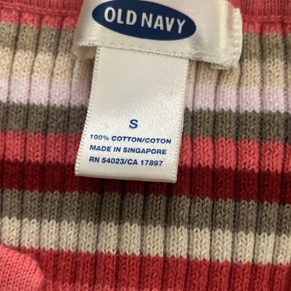 2 like  new sleeveless sweater tanks from Old Navy - Picture 3 of 4